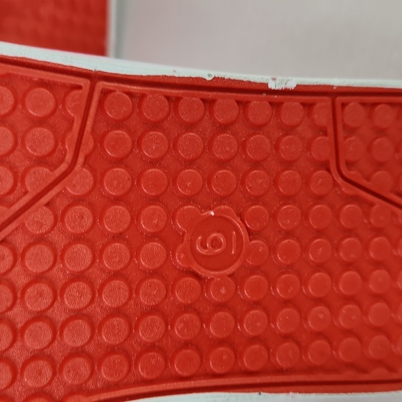 Layer 8 fur lined rubber clogs. Size 6 - Picture 7 of 7